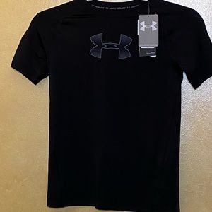 Boys Under Armour heat gear shirt size XL NWT